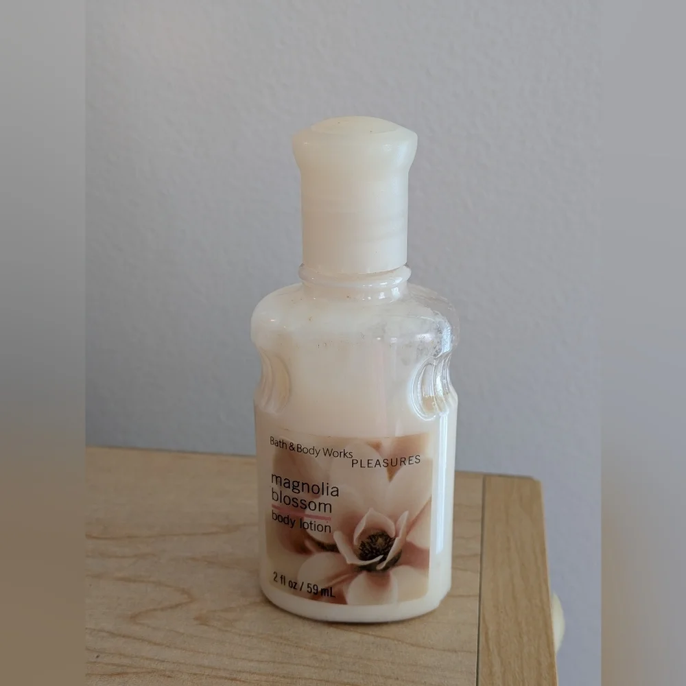 Retired Bath and Body Works Magnolia Blossom lotion Travel size‎ 2 oz